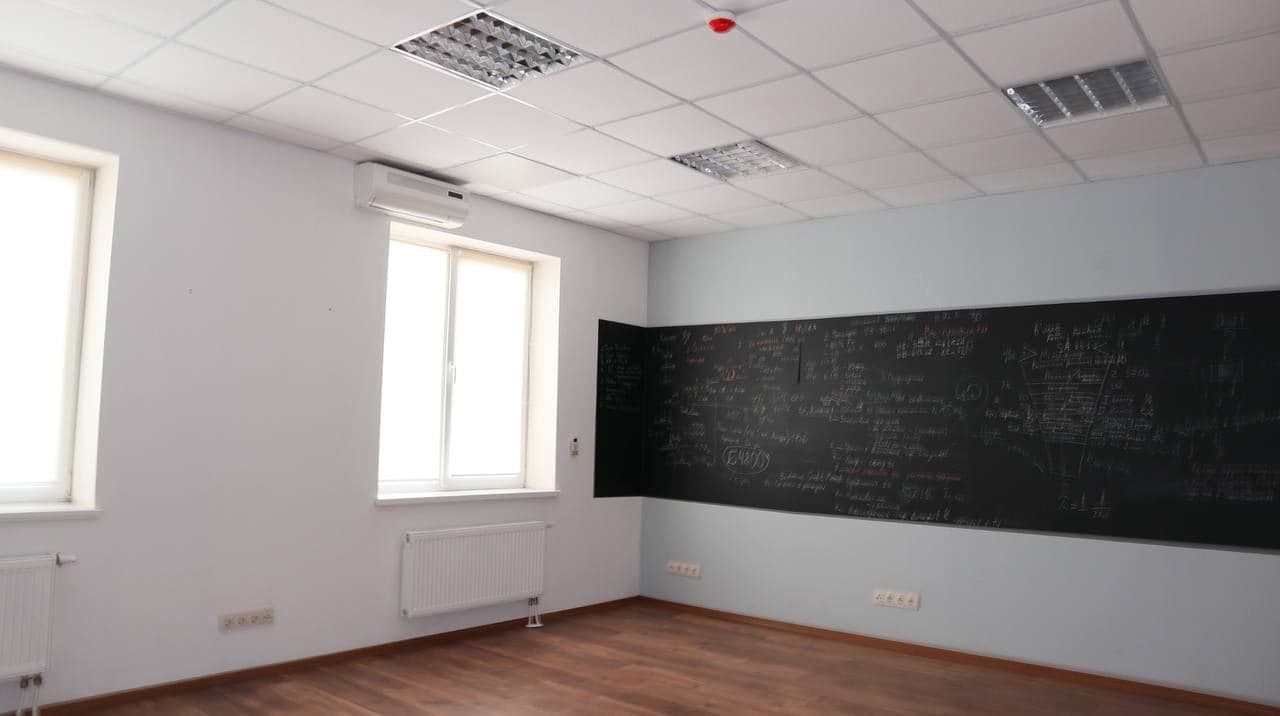 272 м²